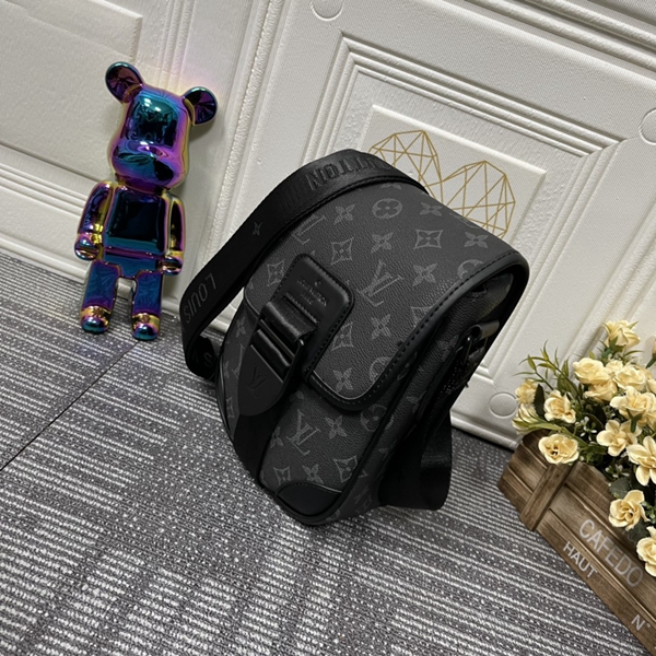 ルイヴィトンバッグ背面デザイン